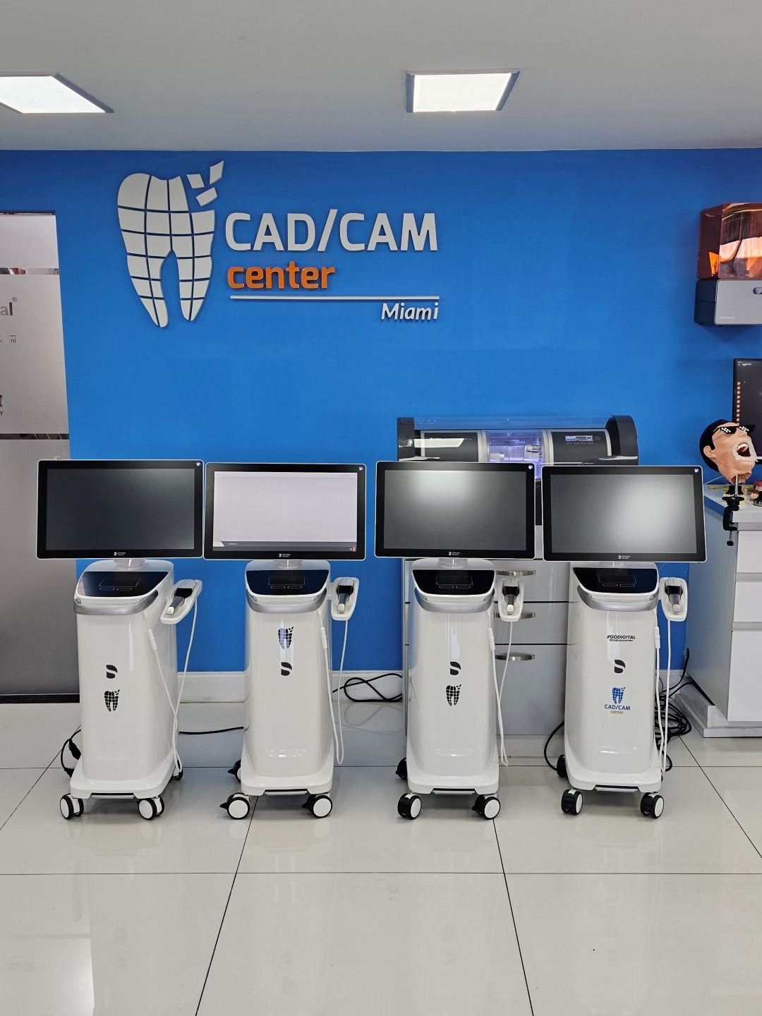 CEREC® Omnibeast - MCXL Milling Unit + Ivoclar Programat Furnace