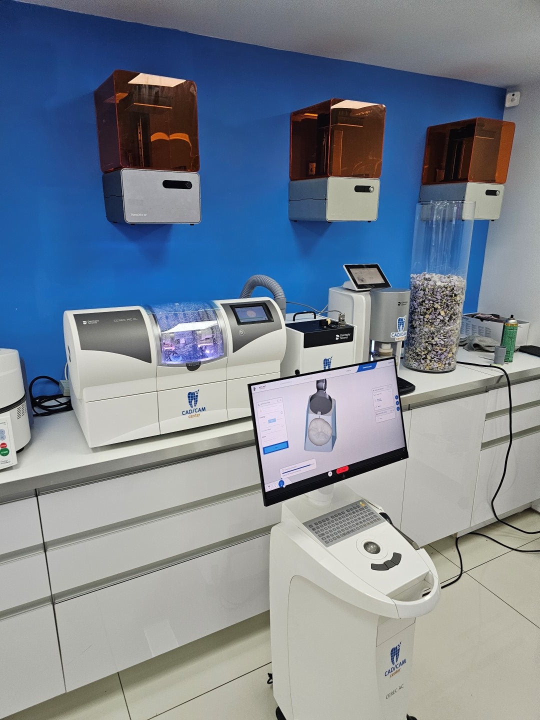 CEREC® Omnibeast - MCXL Milling Unit + Ivoclar Programat Furnace